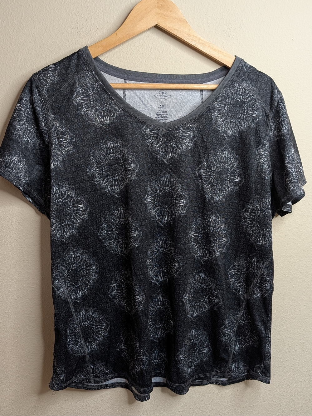 St. John's‎ Bay Active Quick-Dri Top | Size XXL | Black Medallion Print